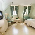 Burghof 4*